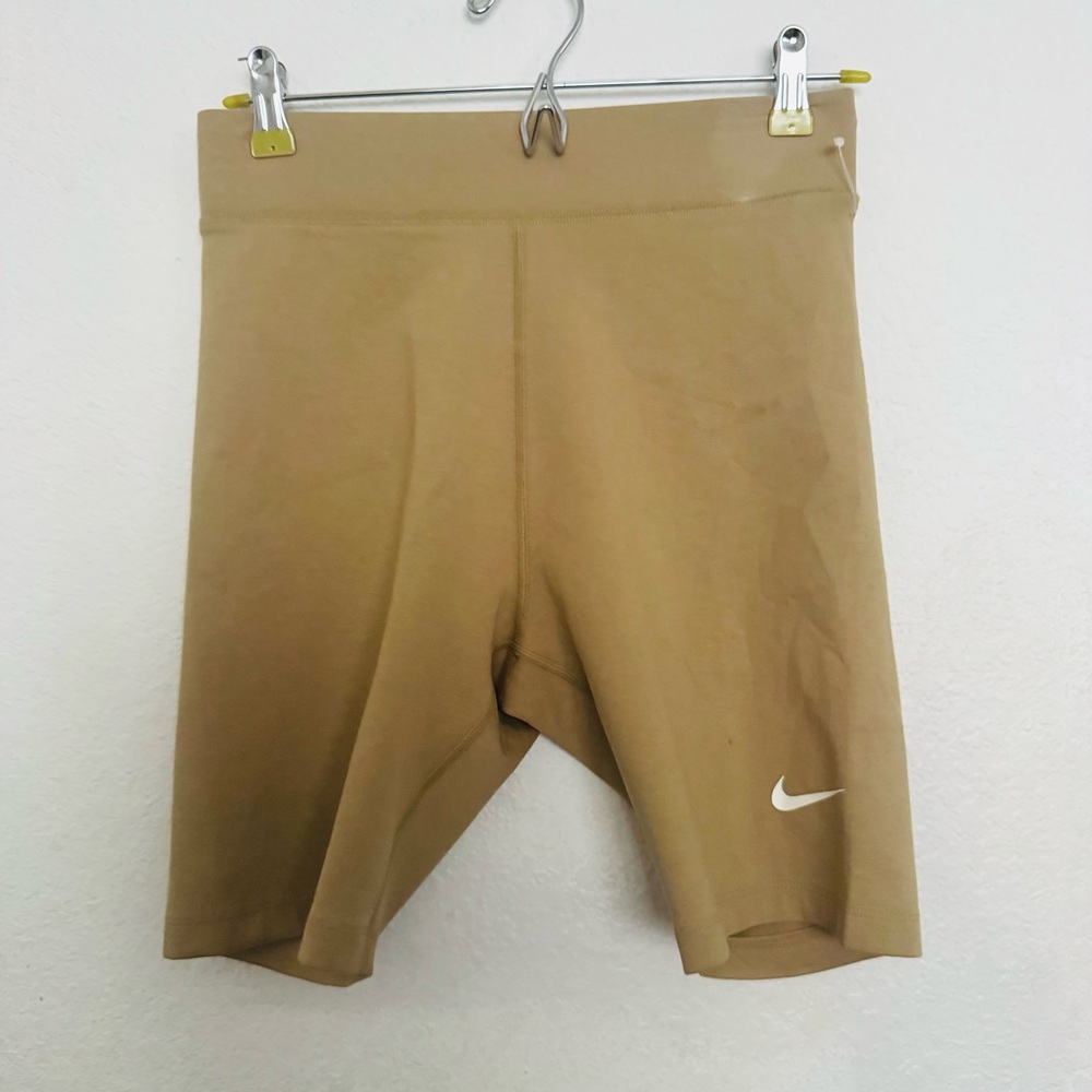 NIKE Tight Fit High Rise 8” Biker Shorts Beige/White DV7797--297 Size M